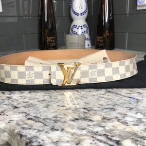 LV Initiales 40mm beige  belt